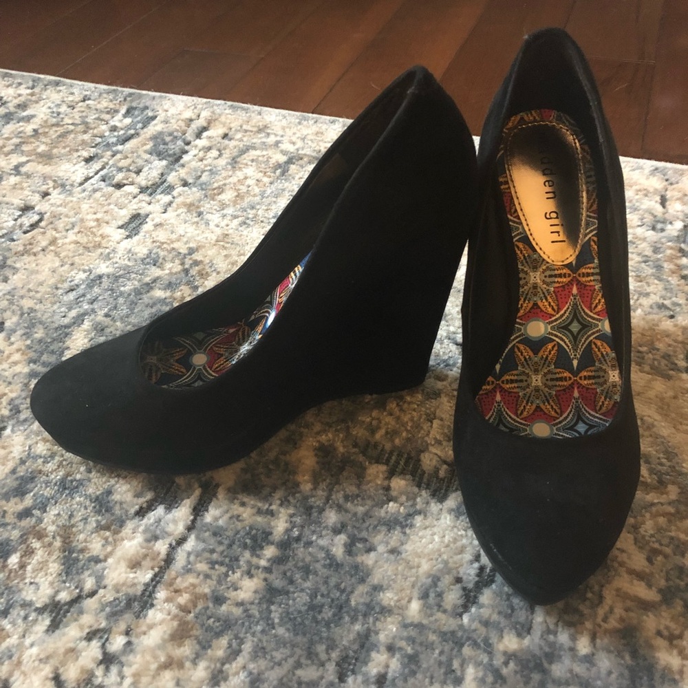 Madden Girl Black Wedges
